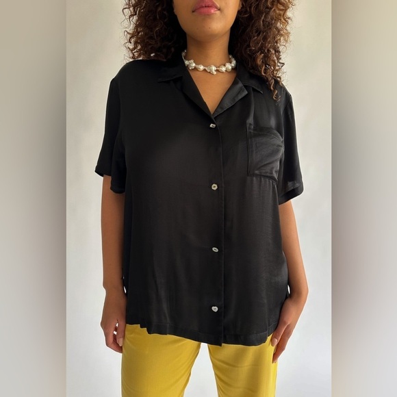 DONNI. Tops - Donni silky short sleeve button front shirt jet